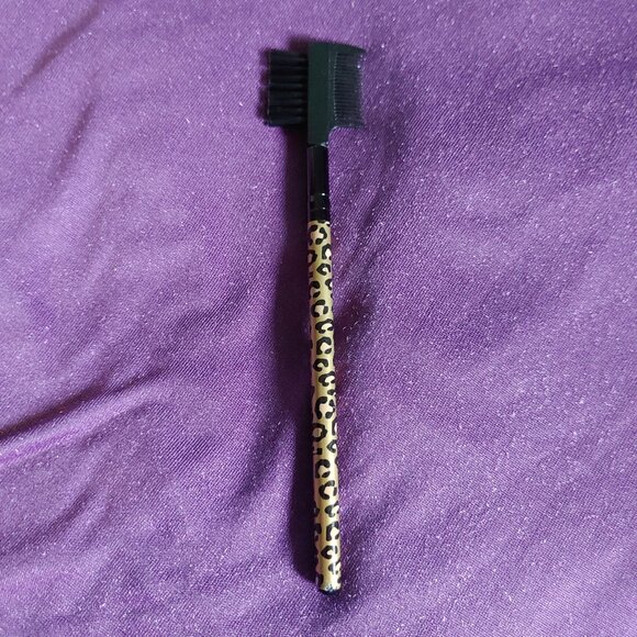 Leopard Makeup Brushes - Picture 4 of 7